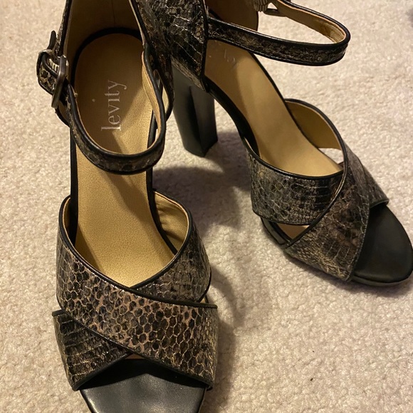 Levity heels - Picture 4 of 5
